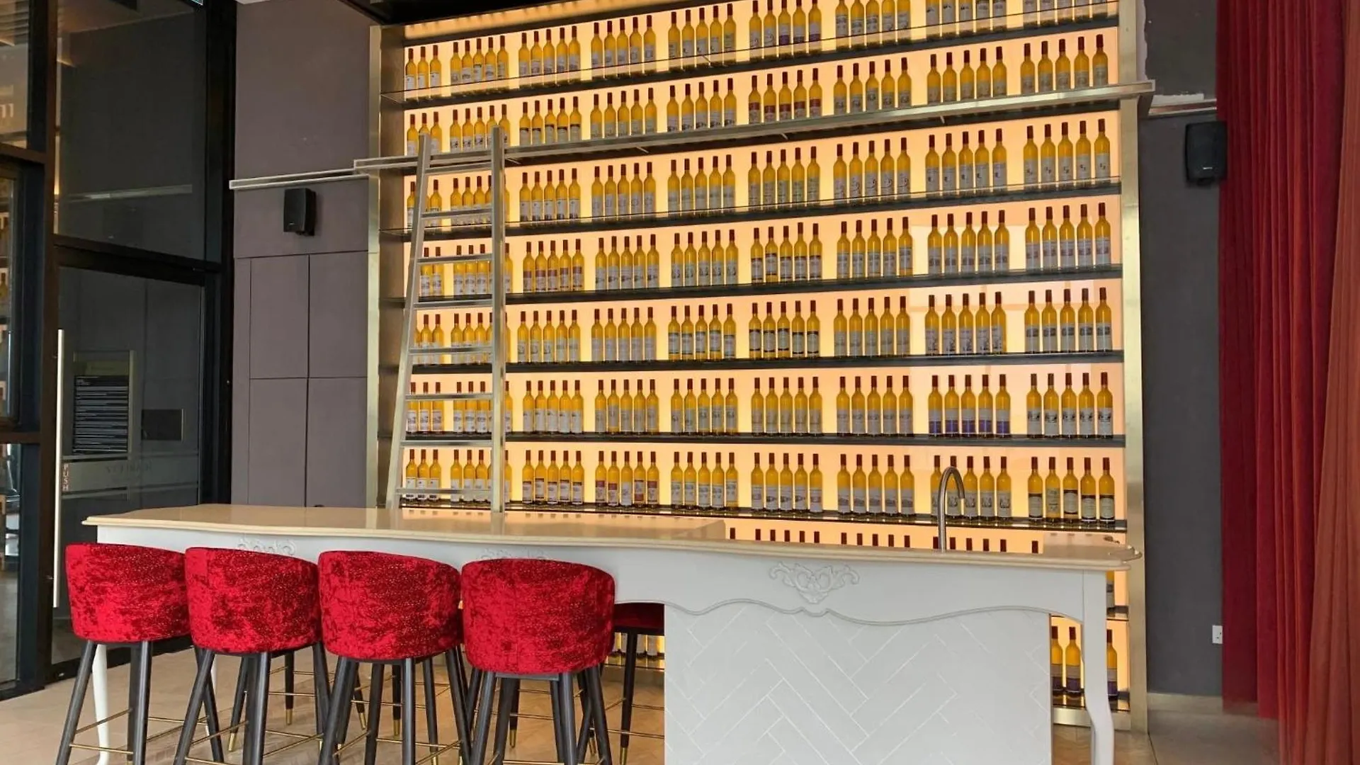 Scarletz Suites Klcc By City Home Kuala Lumpur Hotel