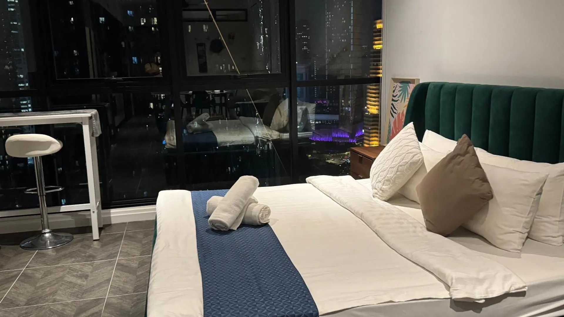 Scarletz Suites Klcc By City Home Kuala Lumpur Hotel